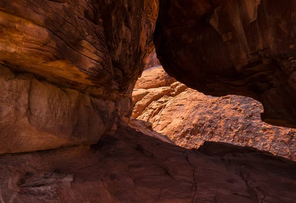 Kırmızı kayalar ve dağlar, Arches National Park, çöl vadi, Utah, ABD
