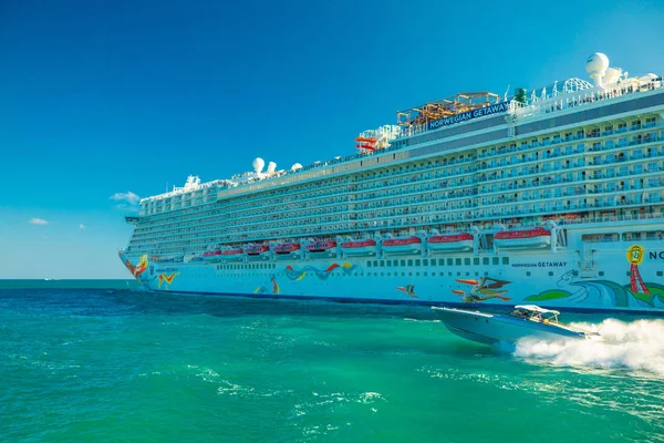 Cruise port Miami Florida, ABD üzerinden Atlantik Okyanusu yüzen gemi