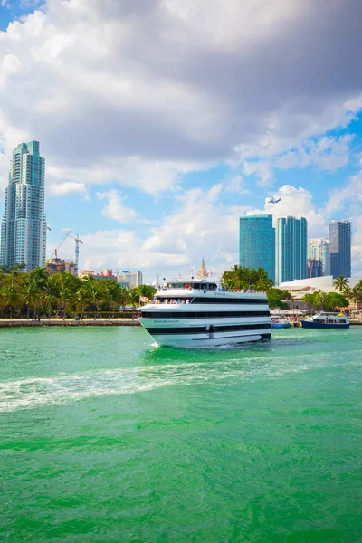 Barco Turístico Flotando Agua Verde Miami Florida — Foto de Stock