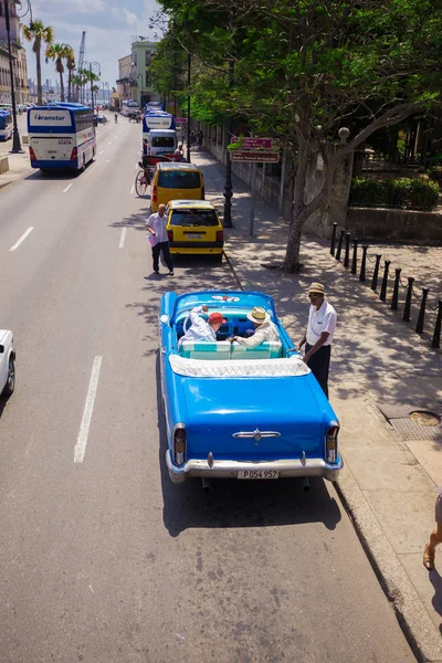 Stare Zabytkowe Samochody Ulicy Zabytkowego Centrum Hawany Kuba — Zdjęcie stockowe