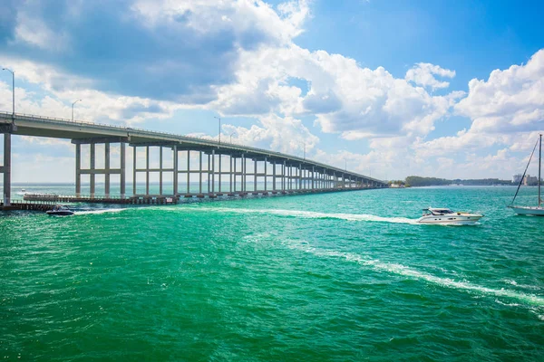 ABD, Florida, Miami - 17 Şubat 2017: Miami Uluslararası Boat Show, Downtown Miami, Key Biscayne