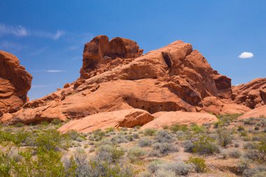 Kırmızı kayalar ve dağlar, Arches National Park, çöl vadi, Utah, ABD