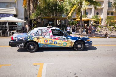 Miami Beach, Florida, ABD - 11 Kasım 2016: South Beach, Miami'deki Ocean Drive'da Gaziler Günü Geçit Töreni