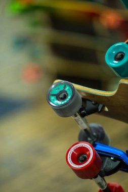 Cocoa Beach, Florida, ABD 'de Ron Jon Surf Shop 'ta pateboardlar yakın