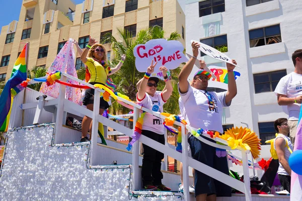 Miami Florida Abril 2016 Pessoas Participando Oitavo Desfile Anual Orgulho — Fotografia de Stock