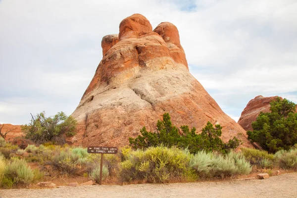 Röda Klippor Och Berg Arches National Park Desert Valley Utah — Stockfoto