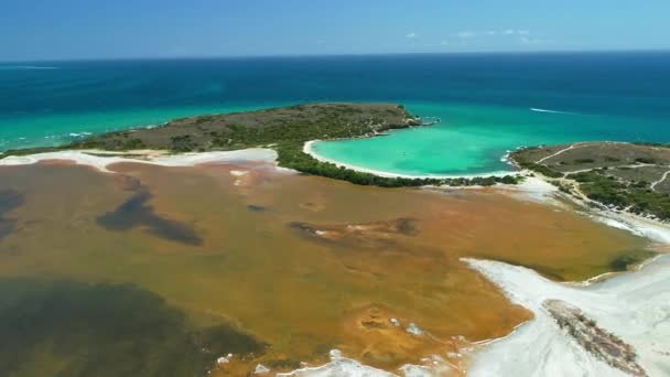 Flygvy Över Playa Sucia Beach Och Salt Lakes Punta Jaguey — Stockvideo