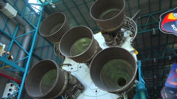 Apollo Saturn Center Hangar Spatial Avec Fusée Kennedy Space Center — Video