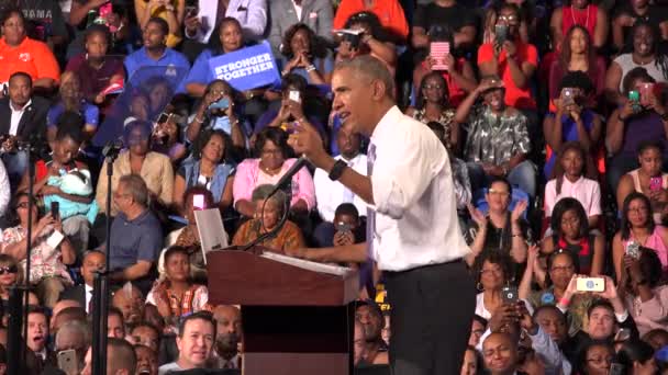 2016年10月20日 美国佛罗里达州 2016年10月20日 美国总统奥巴马会见佛罗里达纪念大学学生 代表总统候选人希拉里 克林顿发表演讲 — 图库视频影像