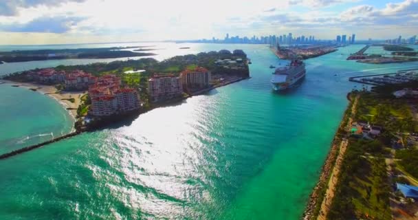 Flygvy Över Kryssningsfartyg Ncl Getaway Atlanten Från Miami Port Florida — Stockvideo