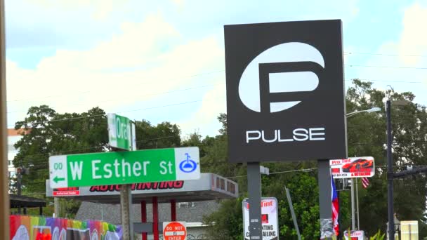 奥兰多 佛罗里达州 2016年10月1日 奥马尔 马廷在奥兰多同性恋夜总会Pulse内的恐怖袭击 仇恨犯罪中杀死49人 打伤53人的地方 — 图库视频影像