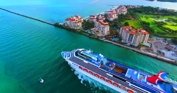 Miami Limanından Atlantik Okyanusu Giren Cruise Gemisinin Carnival Magic Havadan — Stok video