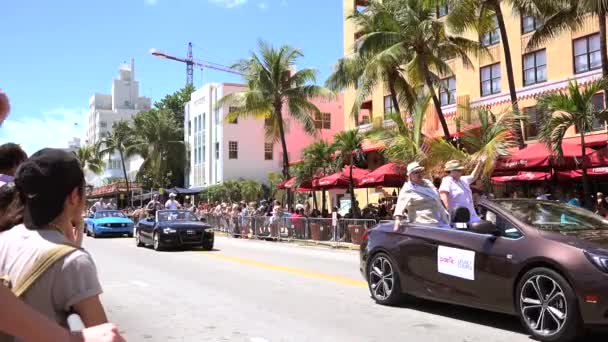 マイアミ フロリダ 2016 回マイアミビーチ ゲイプライド パレードに参加 — ストック動画