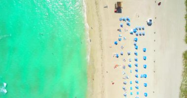 South Beach, Miami Beach, Florida, Abd'de şemsiye ve insanların havadan görünümü