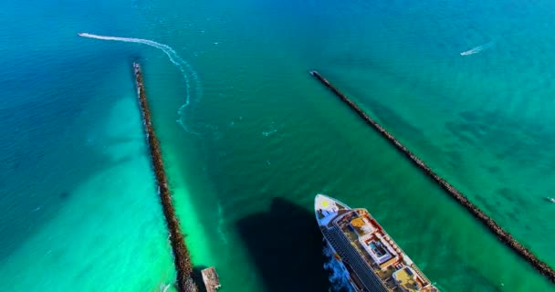 Vista Aérea Del Crucero Ncl Getaway Que Entra Océano Atlántico — Vídeos de Stock