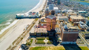 Atlantic City Boardwalk Ve Çelik İskelehavadan Görünümü. New Jersey'de. Abd.