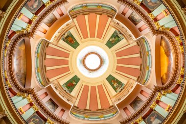 Abd. ıllinois. St. Louis'de. Haziran 2019: Downtown St. Louis'deki Eski Adliye Binası. Rotunda asılı 33 yıldız ile süslenmiş Garnizon bayrağının kopyası