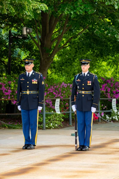 华盛顿2019年6月 阿灵顿国家公墓无名战士墓附近卫兵的换岗 — 图库照片