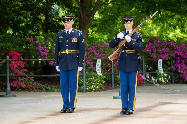 Eua Washington Washington Junho 2019 Mudança Guarda Perto Túmulo Soldado — Fotografia de Stock