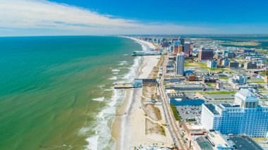 Abd. New Jersey'de. Atlantic City.'de. Haziran 2019: Atlantic City Boardwalk Ve Çelik İskelehavadan Görünümü.