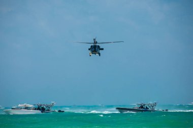 Abd. Florida. Miami Sahili. Mayıs 2019: Usaf Hh60 Helikopterler. Gösteri Uçuşu