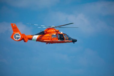 Abd. Florida. Miami Sahili. Mayıs 2019: ABD Sahil Güvenlik Hava Deniz Kurtarma Gösterisi. Mh-65d Yunus helikopteri