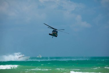 Abd. Florida. Miami Sahili. Mayıs 2019: Usaf Hh60 Helikopterler. Gösteri Uçuşu