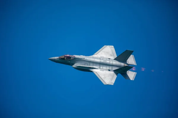 Abd. Florida. Miami Sahili. Mayıs 2019: F-35 Yıldırım Ii. Gösteri Uçuşu.