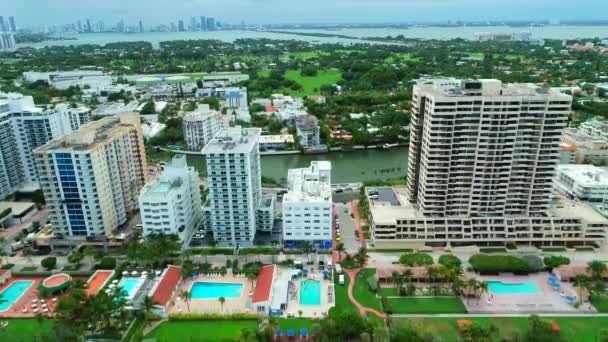 サウスビーチの航空写真 曇りの天気 マイアミビーチ フロリダ — ストック動画