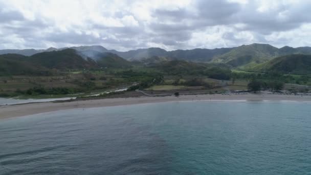 Imágenes Aéreas Revelan Vista Hermosa Playa Azul Lombok Island Indonesia — Vídeos de Stock