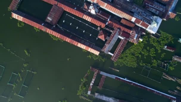 Gambar Udara Danau Samping Dengan Rumah Mengambang Desa Atas Air — Stok Video