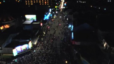 Yogyakarta, Endonezya: 31 Aralık, 2018 havadan görüntüleri uçak uçan ileri geçen insanlar Yogyakarta Anıt veya Tugu Jogja yeni yıl geceleri kalabalık