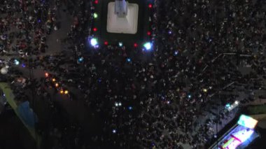Yogyakarta anıt, yeni yıl gecesi kutlama sırasında insanlar kalabalık ile onun denilen Tugu Jogja havadan görüntüleri en iyi manzaraya