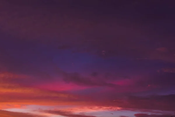 Цветной Облачный Закат Золотые Часы Небо Задний Вид Высокого Разрешения — стоковое фото