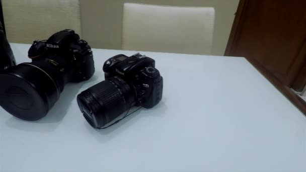 Yogyakarta Indonézia Május 2019 Nikon Dslr Kamera Sorozat Fehér Asztali — Stock videók