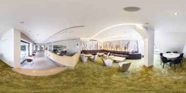 Praha, Çek Cumhuriyeti - 22 Temmuz 2014: tam 360 panorama şık kafe içinde küresel projeksiyon equirectangular karmaşık Central Park minimalist tarzda. Fotogerçekçi Vr içeriği