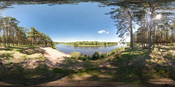 Panorama nära floden i solig sommardag. Full 360 graders panorama i ekvirektangulär ekvidistanta sfäriska projektion, skybox för Vr innehåll — Stockfoto