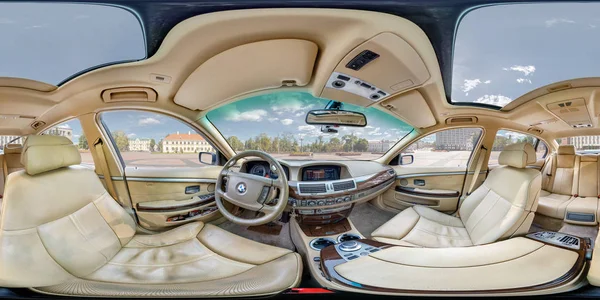 Grodno, Belarus - 3 Şubat 2014: Tam 360 equirectangular küresel panorama prestij modern araba bmw 750 iç