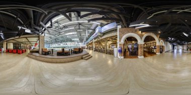 Minsk, Beyaz Rusya - 26 Ağustos 2014: Tam 360 panorama şık modern ticaret piyasası Merkezi Küresel projeksiyon equirectangular