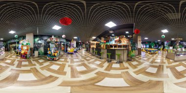 Minsk, Beyaz Rusya - 4 Mart 2015: iç modern çocuk eğlence merkezi içinde. Eşit aralıklı dikdörtgen küresel projeksiyon tam 360 derece seamless panorama