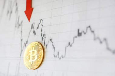 Amortisman sanal para bitcoin. Döviz kurunu Amortisman. Kırmızı ok ve kağıt Forex Altın Bitcoin merdiven arka plan grafik. Cryptocurrency amortisman kavramı.