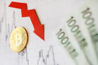 Amortisman sanal para bitcoin. Kırmızı ok ve yüz euro faturalarında ve kağıt forex grafik dizin arka plan üzerinde. Cryptocurrency amortisman kavramı.