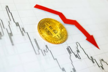 Amortisman sanal para bitcoin. Döviz piyasası arka plan üzerinde kırmızı ok ve kağıt forex grafik Endeksi derecelendirmesini üzerinde altın Bitcoin inmek. Cryptocurrency amortisman kavramı.