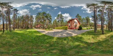 Tam 360 derece seamless panorama tatil evi yakınındaki equirectangular orman küresel projeksiyon