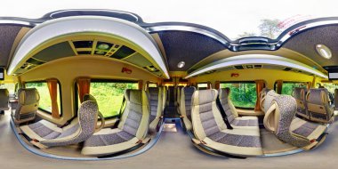 Grodno, Belarus - 8 Temmuz 2011: İnterier modern minibüs, eşit aralıklı dikdörtgen küresel projeksiyon, Loca Vr içeriği tam 360 seamless panorama Panoraması