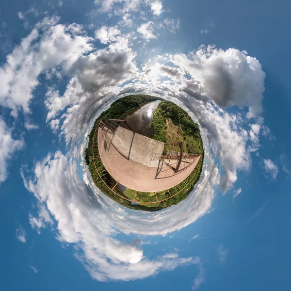 Pequeno Planeta Vista Esférica Campo Belo Dia Com Nuvens Agradáveis — Fotografia de Stock