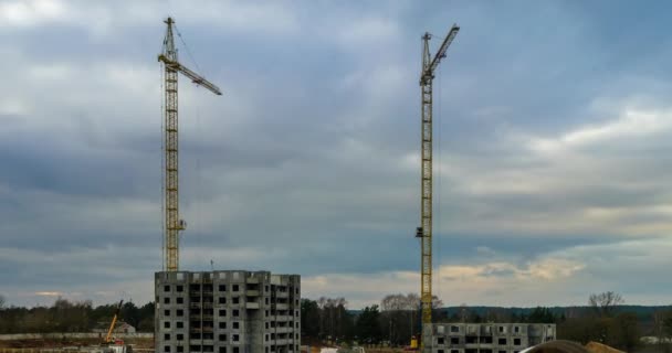 Lapso Tempo Silhueta Guindaste Torre Que Trabalha Construção Nos Raios — Vídeo de Stock