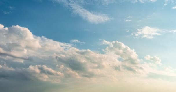 Time Lapse Clip Evening Fluffy Curly Rolling Clouds — Stock Video