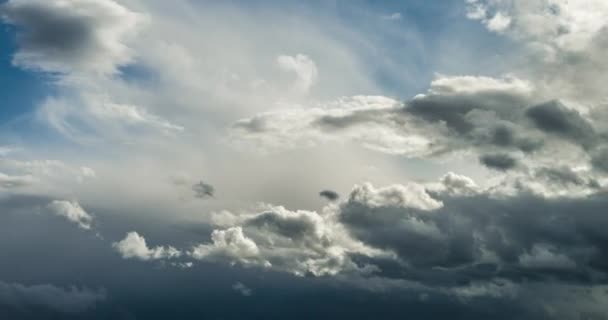 Time Lapse Clip Gray Fluffy Curly Rolling Clouds Storm — Stock Video