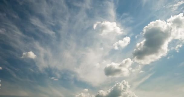 Tijd Lapse Clip Van Witte Pluizige Krullende Rollende Wolken — Stockvideo